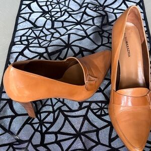 BCBGMaxAzria Women's Tan Loafer Heels